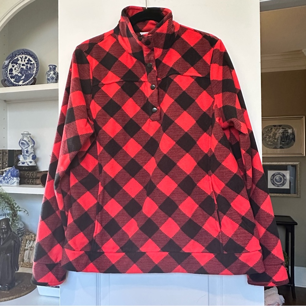CROWN AND IVY pullover fleece with button placket, banded bottom & side pockets